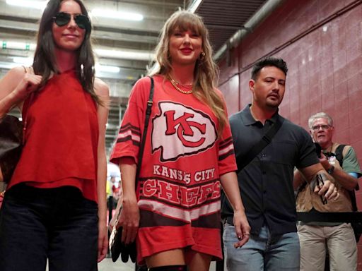 Back Again! Taylor Swift Cheers on Travis Kelce as the Kansas City Chiefs Face Cincinnati Bengals