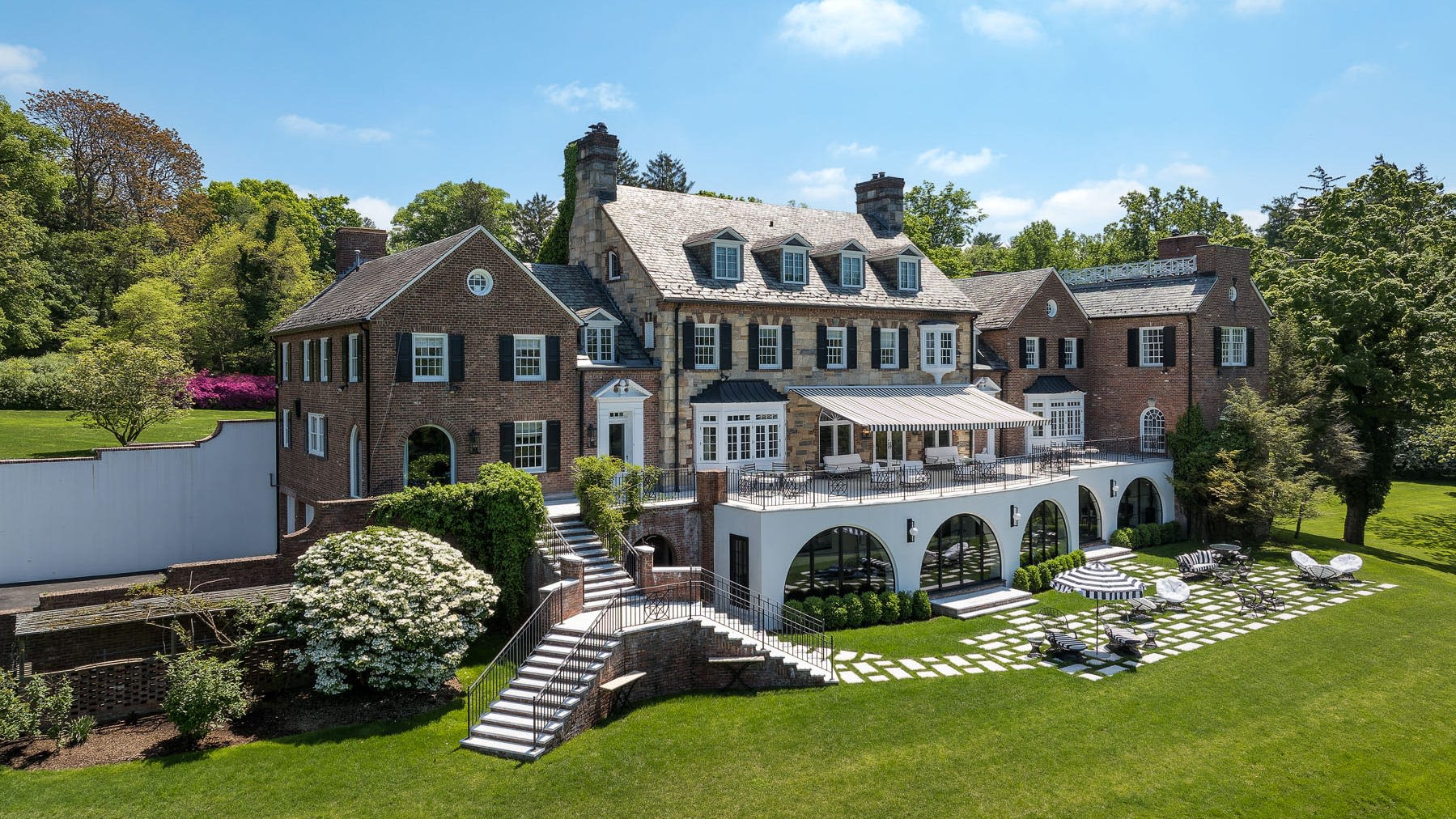 For sale: Catherine Zeta-Jones, Michael Douglas' home has 12 bathrooms, tennis court