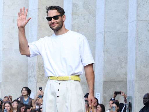 Jacquemus dévoile sa nouvelle collection en collaboration avec Nike par un clip qui met en scène Serena Williams, Tina Kunakey ou encore Lila Moss