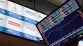 Ibovespa recua com cautela em retorno de feriado Por Reuters