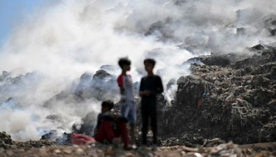New Delhi chokes as trash mountain fire spreads hazardous fumes
