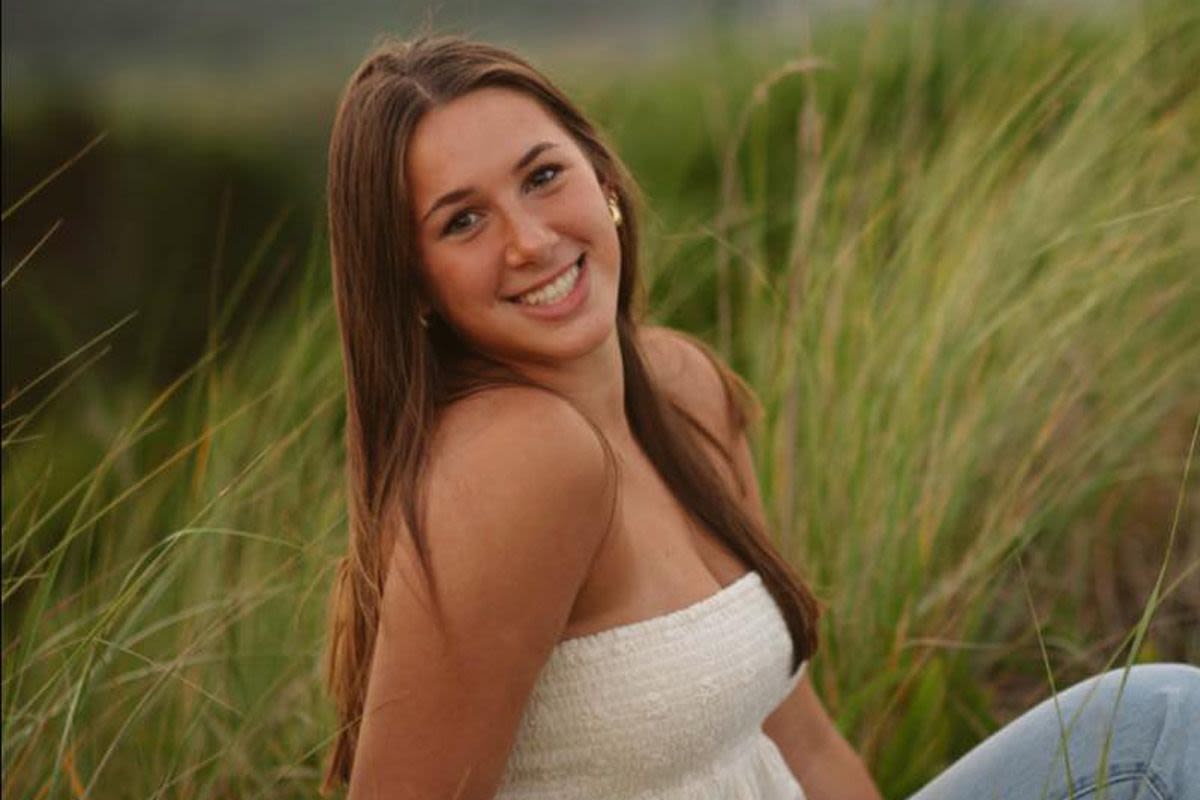 17-Year-Old High School Senior Dies Days After Car Crash: 'Beautiful Young Girl'