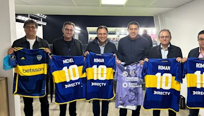 Juan Román Riquelme y el regalo que recibió de Independiente del Valle