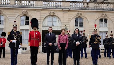 Francia y Reino Unido conmemoran sus 120 años de alianza con un cambio de guardia entre el Elíseo y Buckingham