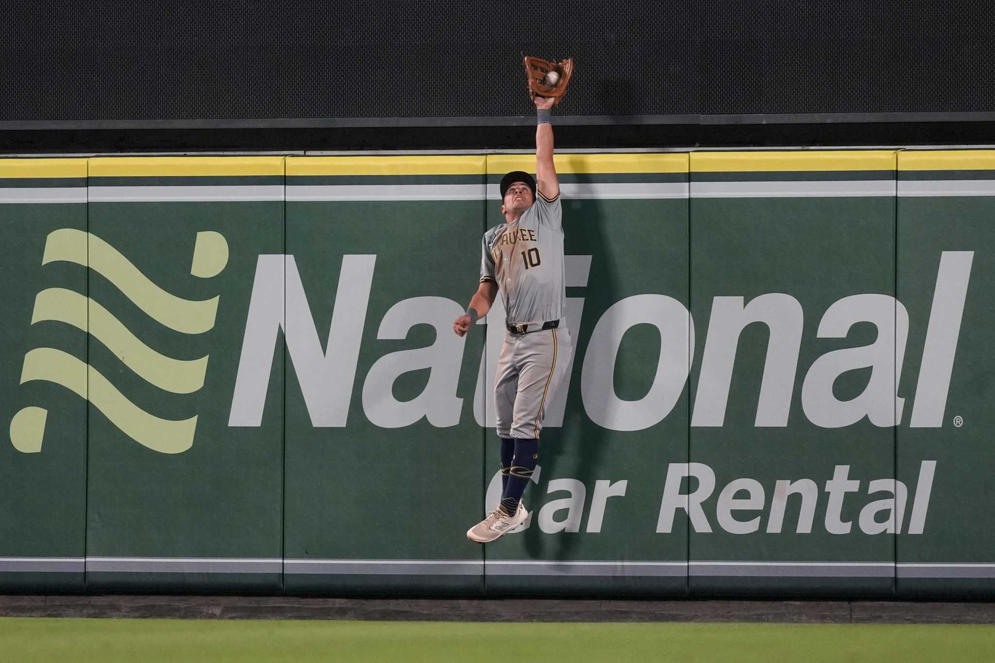 Sal Frelick robs Taylor Ward of a tying home run to end the Brewers' 6-3 win over the Angels