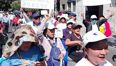 Jubilados harán plantones todos los jueves en el IESS en rechazo a propuestas del presidente del Consejo