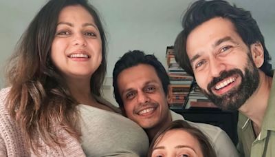 Nakuul Mehta, Jankee Parekh Recreate Their Pregnancy Pic With Parents-To-Be Drashti Dhami, Neeraj Khemka - News18