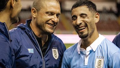 Furor en Uruguay por el debut del futbolista amateur Walter Domínguez en la selección de Marcelo Bielsa
