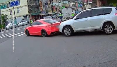 女開跑車禮讓行人卻遭後車追撞 網歪樓:人美心也美