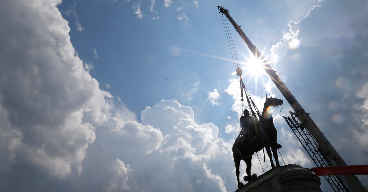 Virginia School Board Votes to Restore Confederate Names