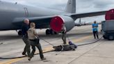 ¡See You Later Alligator! Caimán invade pista en una Base de la Fuerza Aérea en Florida (VIDEO)