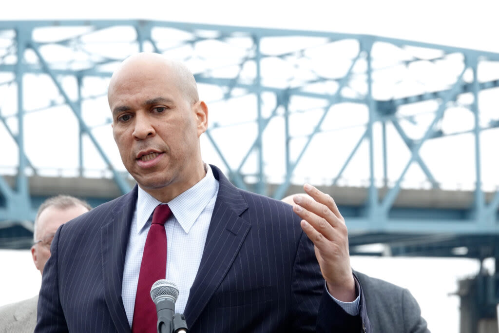 Booker, Castro urge feds to prepare for DACA recipients seeking health care access