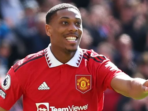 Man Utd 'consider shock move for England striker' with fans left baffled