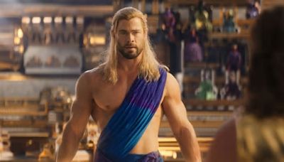 Chris Hemsworth odia indossare i mantelli: "Sono scomodi. Essere un supereroe è così prevedibile"