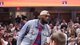 LeBron receives standing ovation at Cavs-Celtics