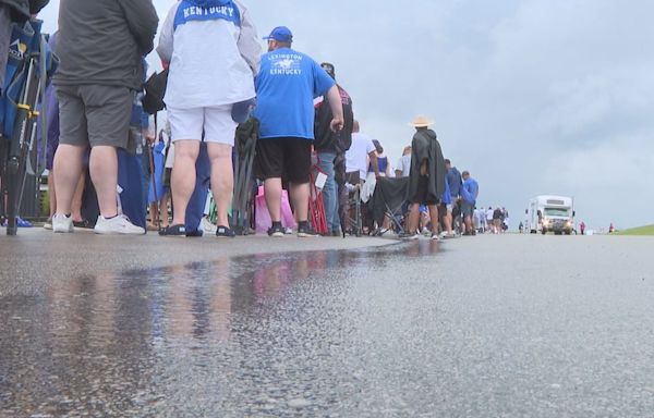 Big Blue Nation shows support for Wildcats despite rainy weather
