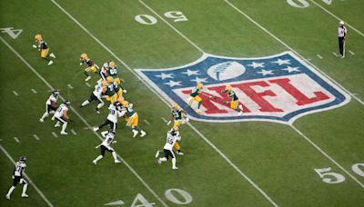 LeBron James, NFL World Rants About Slippery Field in Brazil for Eagles-Packers