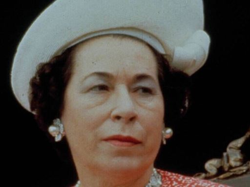 Iconic Queen Elizabeth II lookalike sadly passes away at amazingly poignant age