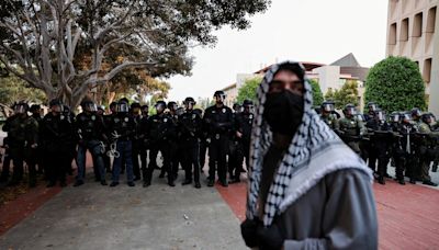 La policía dispersa una nueva protesta propalestina en la Universidad de California Irvine
