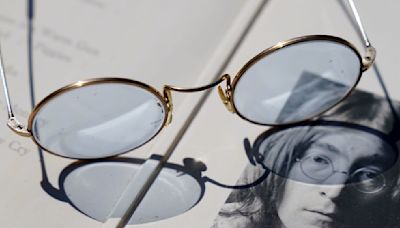 John Lennon 'gave glasses to man visiting Abbey Road studios' | ITV News