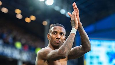 Everton supporters send blunt Premier League message as Ashley Young hits back at social media jibes