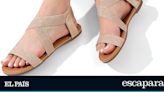 Fichamos las sandalias planas más cómodas del verano: con tiras elásticas y en tres colores