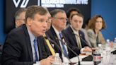 Sen. Warner meets with biotech leaders in Roanoke and New River Valley at VT