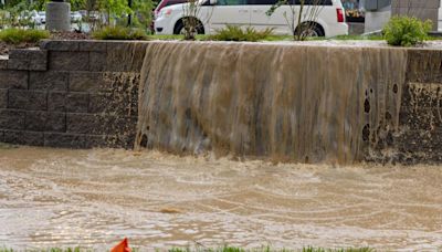 Douglas County sirens sounding as severe storms moving through Omaha, eastern Nebraska