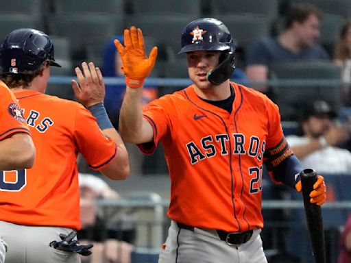 Astros move above .500 for 1st time this year, beat Mets 10-5 in 11 innings for 9th win in 10 games