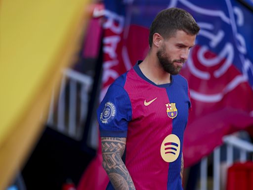 Hansi Flick asks Barcelona to register veteran defender in time to face Valencia