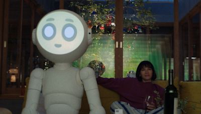 Rashida Jones and a Robot Star in Apple’s Stylish, Unsatisfying Mystery ‘Sunny’: TV Review
