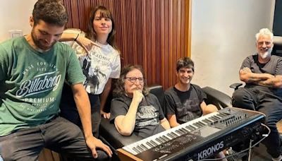 Charly García firmó contrato para editar su esperado nuevo disco: todos los detalles