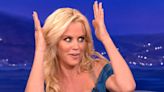 La exmodelo de Playboy Jenny McCarthy confesó que le robó un preciado objeto al Papa Francisco: “Mi mamá me retó”