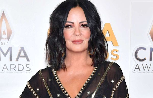 Sara Evans Talks Struggle with an Eating Disorder, Body Dysmorphia: 'That's Not Normal'