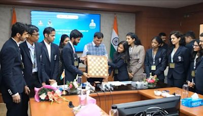 Union Sports Minister Mansukh Mandaviya felicitates Olympiad-winning chess team