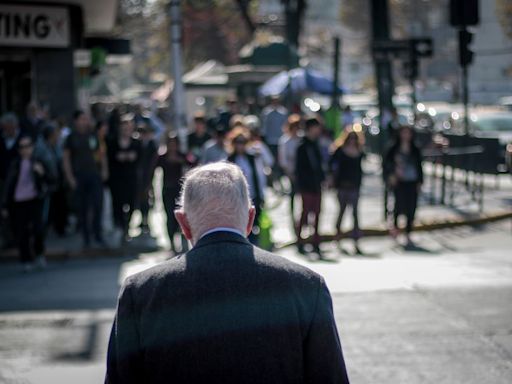 Envejecimiento de la fuerza laboral en Chile: el cambio cultural que se hace urgente - La Tercera