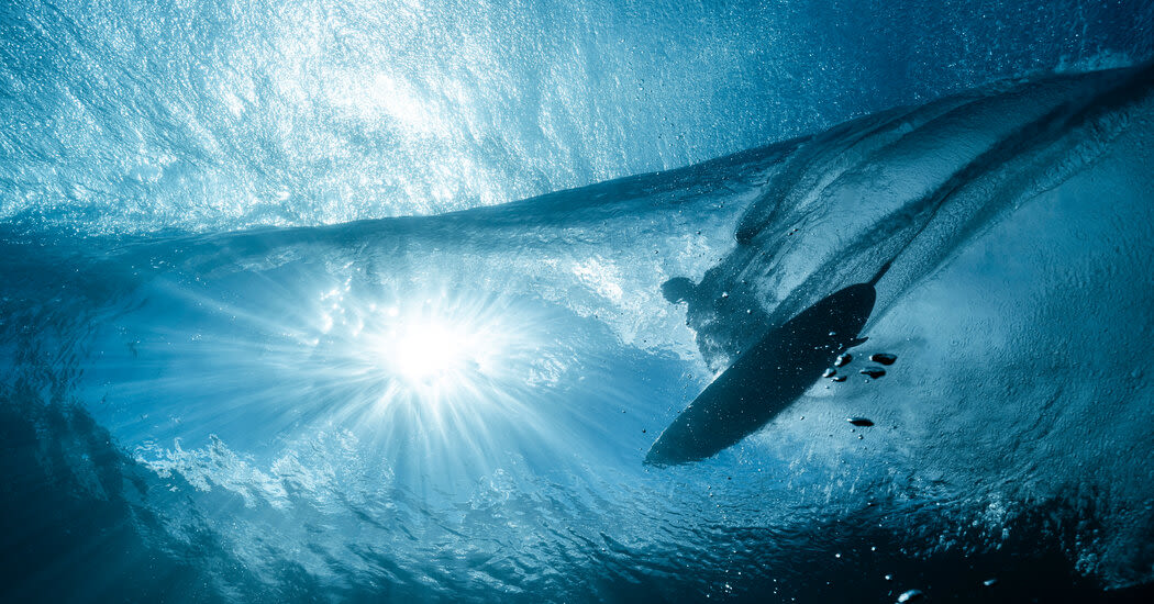 In Tahiti’s Waters, an Ocean Photographer Follows Big Waves