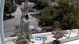 ¡Terrible! Hombre electrocutad al chocar su escalera con cables de alta tensión (VIDEO)