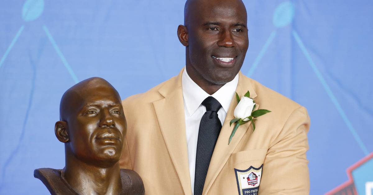 NFL Hall of Famer Terrell Davis says he was ‘humiliated’ during flight arrest