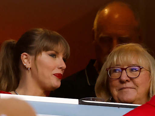 Donna Kelce's height baffles fans in Taylor Swift video