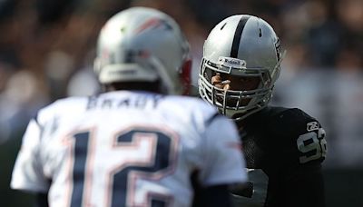 Richard Seymour se une a Tom Brady en puja por acciones de Raiders