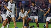 São Paulo vence de virada o Fluminense, entra no G-6 e mantém rival na Z-4