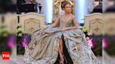 Jennifer Lopez's Manish Malhotra gown took 3,490 hours to make - Times of India