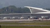 Un ciudadano saharaui lleva diez días retenido en el aeropuerto de Bilbao