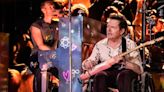 Video: Michael J. Fox apareció en el concierto de Coldplay y logró emocionar a todos | Por las redes