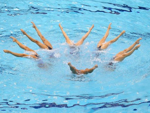 How does artistic swimming work at the Olympics? Rules and how it's scored