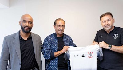 Corinthians anuncia a contratação do técnico Ramón Díaz