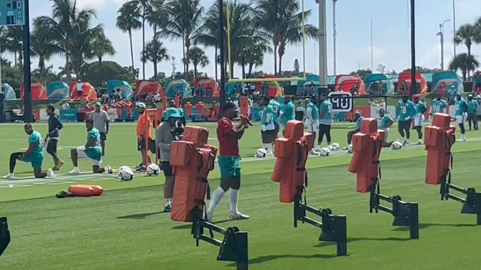 Tua Tagovailoa hypes up Dolphins crowd after signing $212.4 million contract