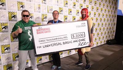Fox Surprises Comic-Con Attendee With $3,000 Prize at ‘Universal Basic Guys’ Panel