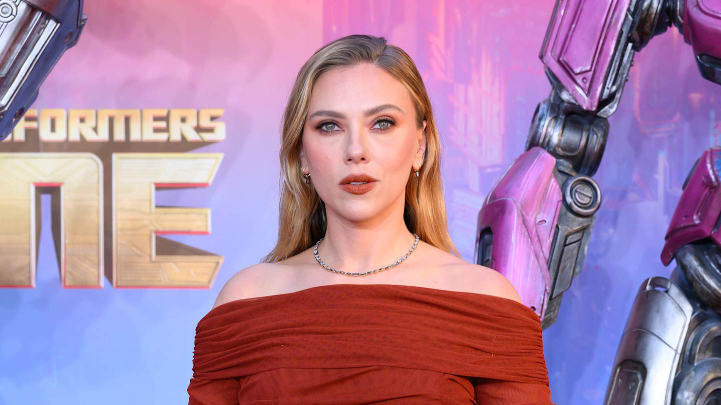 Scarlett Johansson’s Latest Red Carpet Look Features the Season’s Hottest Color